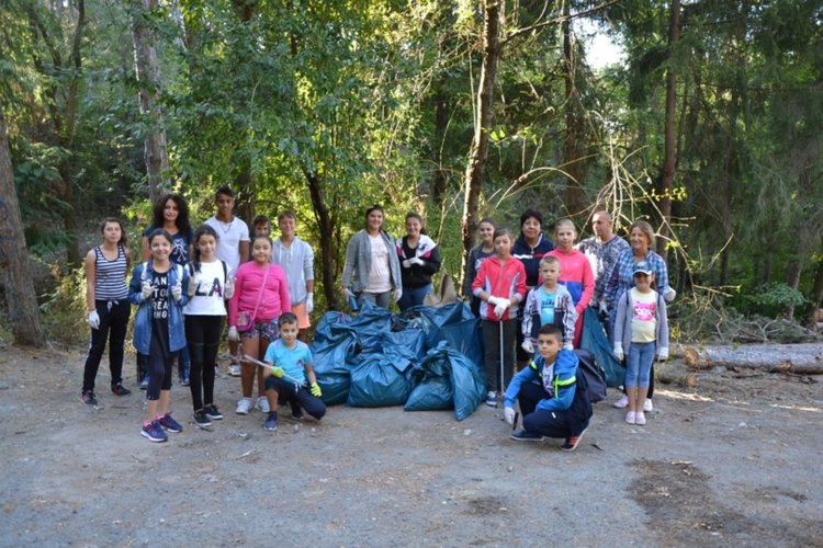 Момчилград се включи в инициативата „Да изчистим България заедно“ 