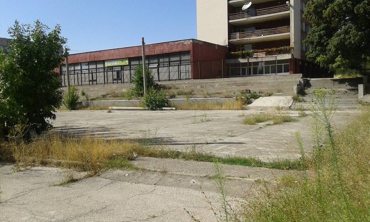 Чистим Хасково днес, кметът и областният също правят уборка