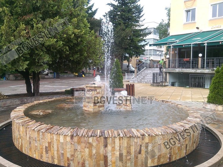 Борисов реже лентата на реконструирания топлопровод в Девин