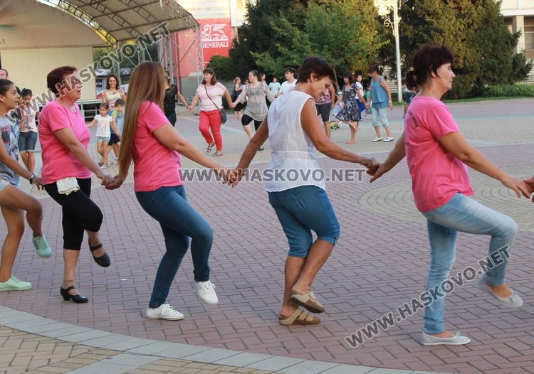 Общоградското хоро в Димитровград подпомогна лечението на болна жена