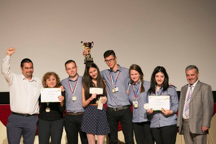 Над 6300 потребители вече ползват мобилно приложение, създадено от ученици от Езиковата гимназия в Смолян