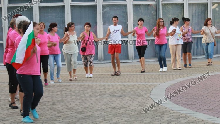 Общоградското хоро в Димитровград подпомогна лечението на болна жена