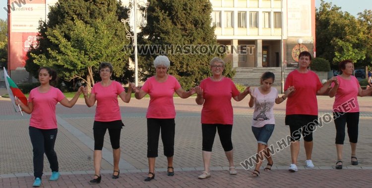 Общоградското хоро в Димитровград подпомогна лечението на болна жена