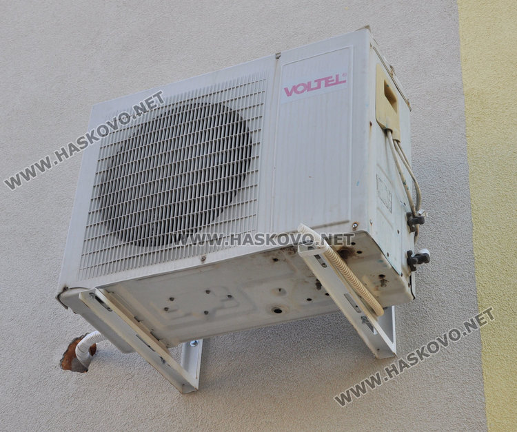 Читатели: потрошиха ни блока, санират ни от 6 месеца