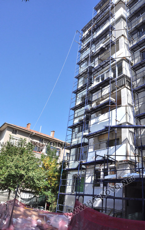 Читатели: потрошиха ни блока, санират ни от 6 месеца