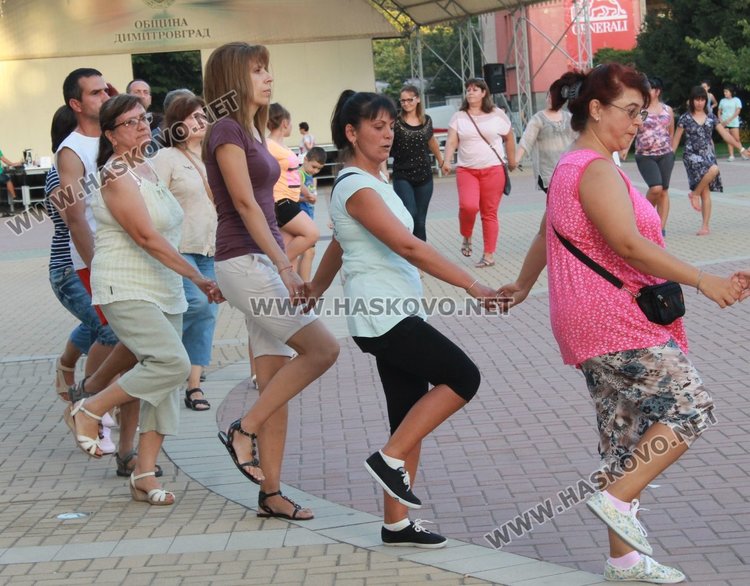 Общоградското хоро в Димитровград подпомогна лечението на болна жена