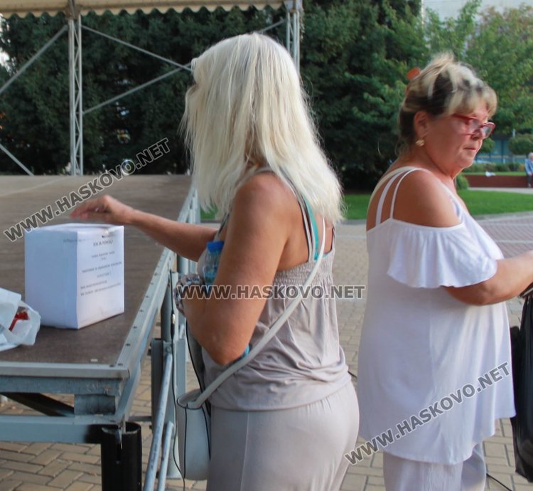 Общоградското хоро в Димитровград подпомогна лечението на болна жена