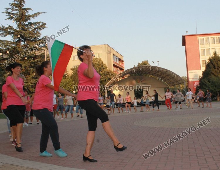 Общоградското хоро в Димитровград подпомогна лечението на болна жена