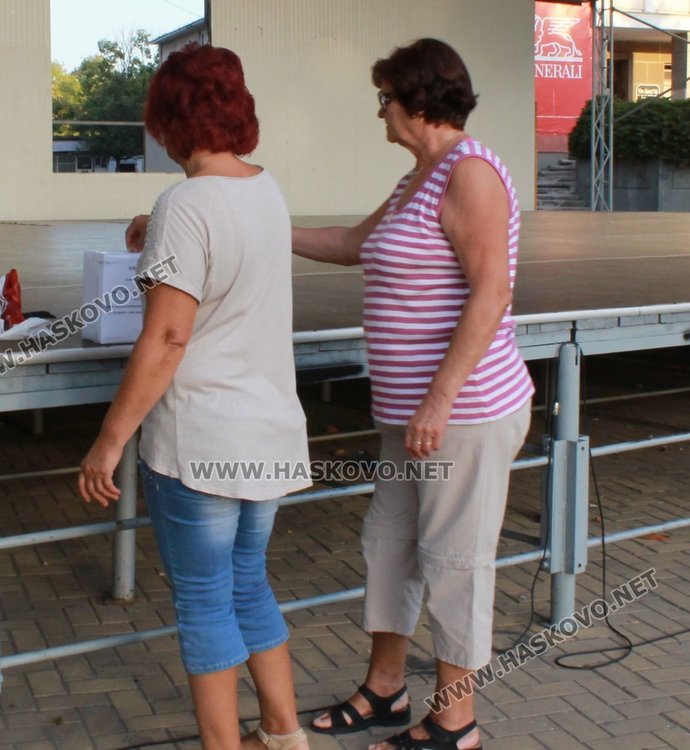 Общоградското хоро в Димитровград подпомогна лечението на болна жена