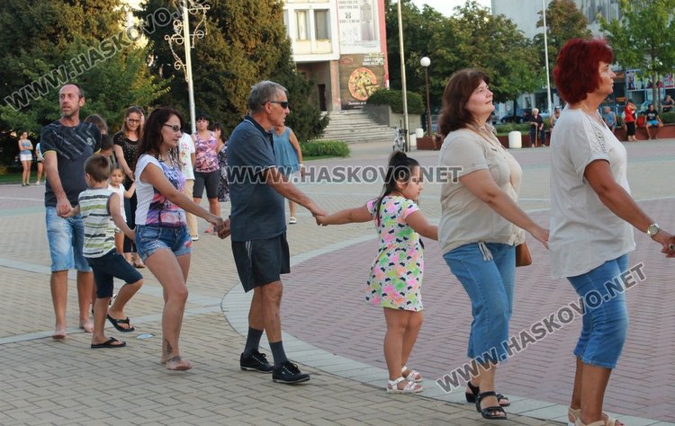 Общоградското хоро в Димитровград подпомогна лечението на болна жена