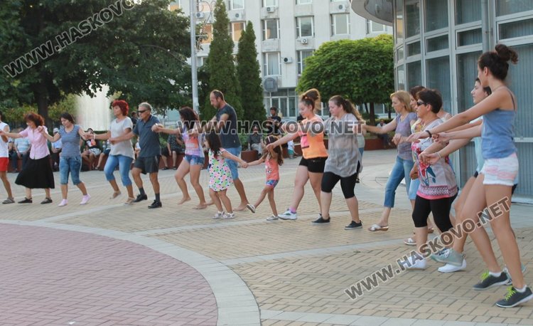 Общоградското хоро в Димитровград подпомогна лечението на болна жена