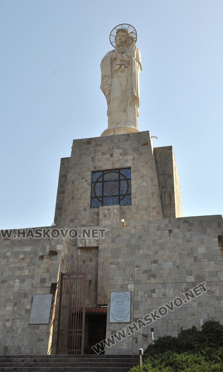 Махнаха името на Георги Иванов от табелата на монумента Света Богородица