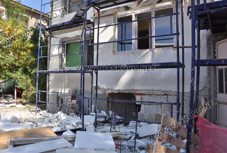 До 500 лева глоба за фирмата, санираща блока на „Червена стена“