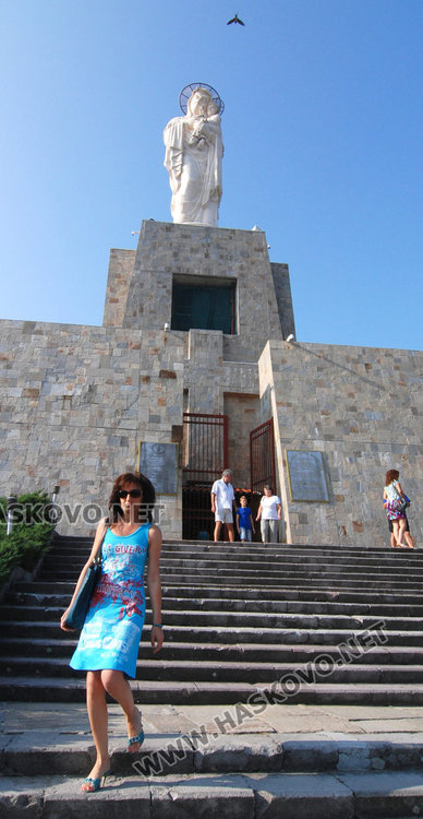 Махнаха името на Георги Иванов от табелата на монумента Света Богородица