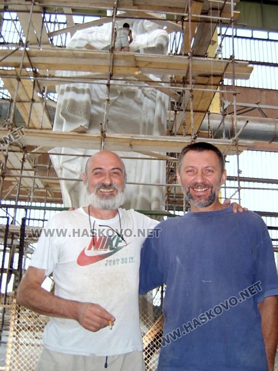 Махнаха името на Георги Иванов от табелата на монумента Света Богородица