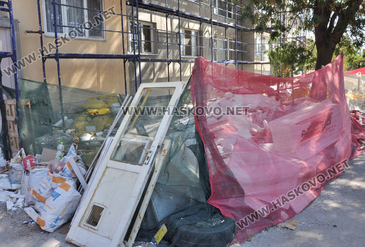 До 500 лева глоба за фирмата, санираща блока на „Червена стена“