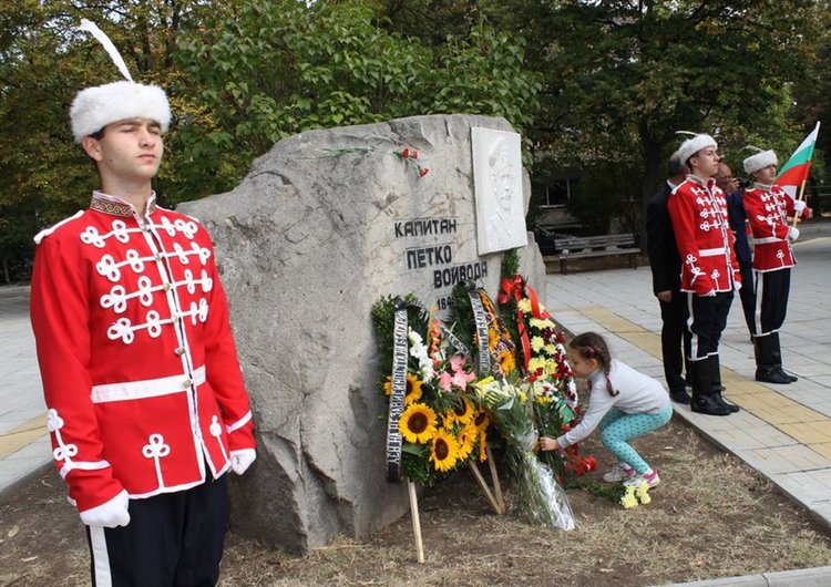 Тържеството на 22 септември ще се проведе пред паметната плоча на Капитан Петко Войвода, снимка -архив