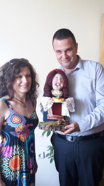 Никола Чанев с талисмана на фестивала