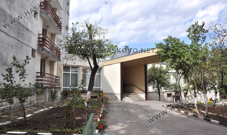 Възрастните в Старческия дом с нови легла от дарител