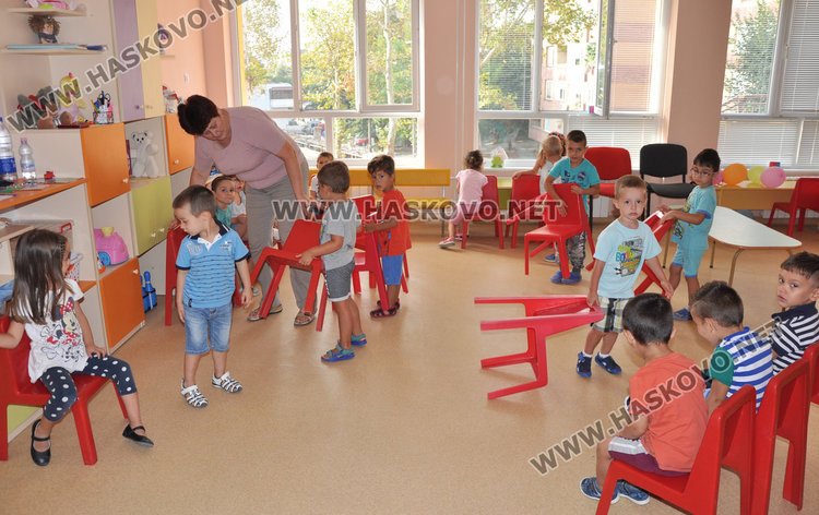 Майка: По две деца в легло и без тоалетна на етажа заради ремонт в забавачка