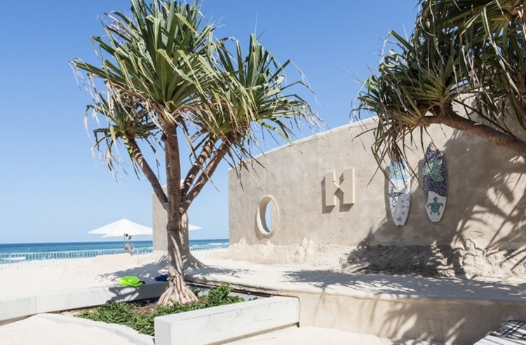 Единственият в света пясъчен хостел (видео)