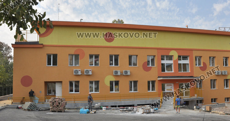 Майка: По две деца в легло и без тоалетна на етажа заради ремонт в забавачка