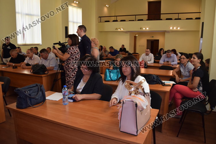 Общината с дупка в хазната от 15 млн. лева, удържа нарастването