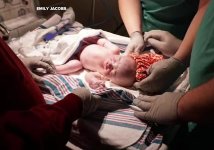 Такъв е животът! Акушерка изражда и… ражда!