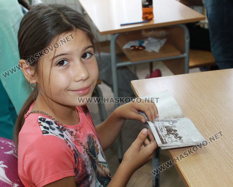 396 третокласници получиха книжки със заветите на хан Кубрат