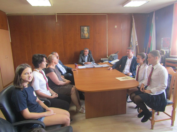 Учениците от „Св. св. „Кирил и Методий“ отбелязаха Световния ден на мира