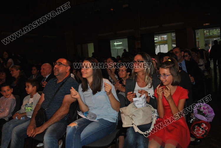 „Златна лира“ и „На многая лета“ за 40-годишнината на хор „Орфей“