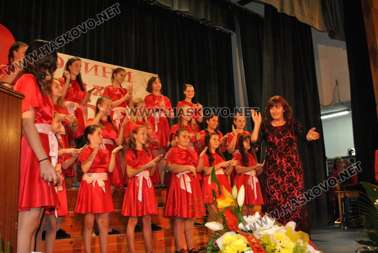 „Златна лира“ и „На многая лета“ за 40-годишнината на хор „Орфей“