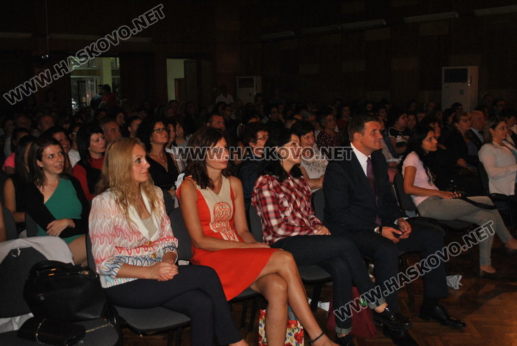 „Златна лира“ и „На многая лета“ за 40-годишнината на хор „Орфей“