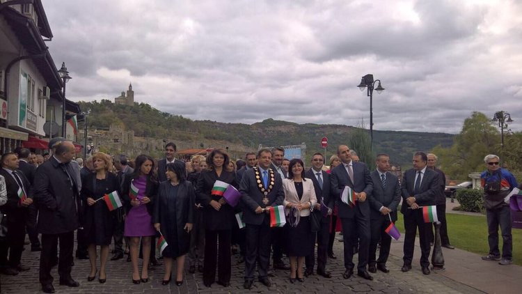 Караянчева официален гост на тържествата за Независимостта във Велико Търново