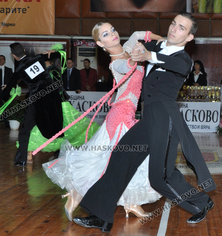 Изящество и феерия на „Гранд купа Хасково 2017“ в зала „Дружба“