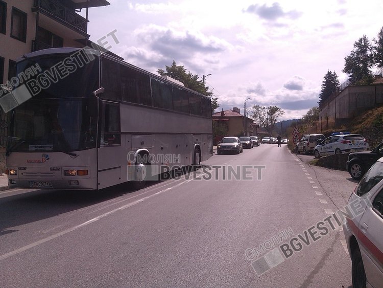 Бивши работници на „Виастройинженеринг“ блокираха пътя Смолян-Пловдив