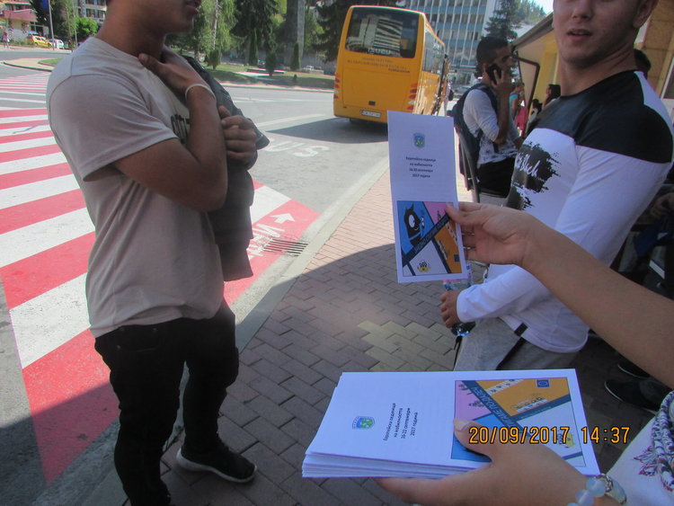 Чиновници пеш на работа за седмицата на европейската мобилност