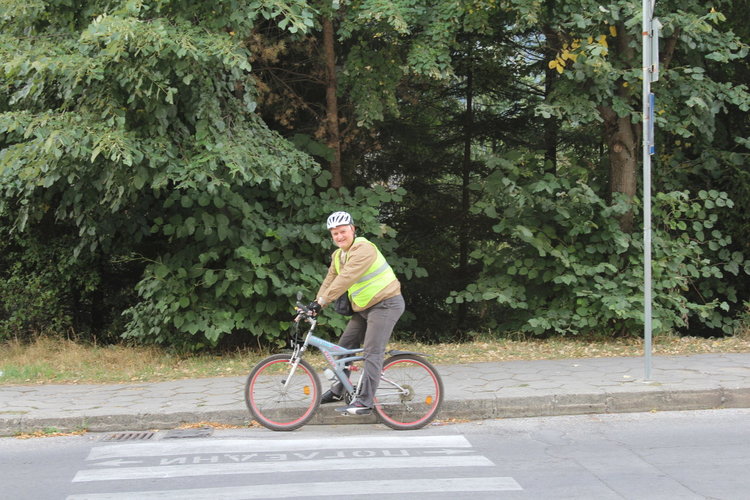 Чиновници пеш на работа за седмицата на европейската мобилност