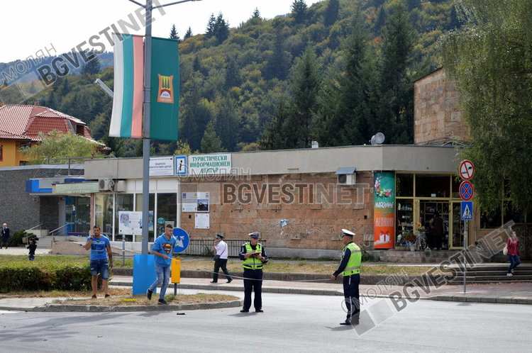Сблъсъкът е бил сериозен, полицейски служители още са на място на инцидента
