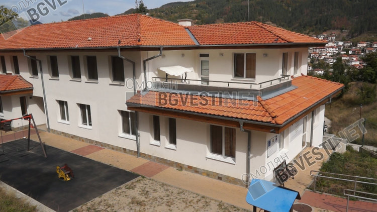 Агресивният младеж от Центъра в Смолян, който преби служителка, нападна и журналистическия екип на еТВ