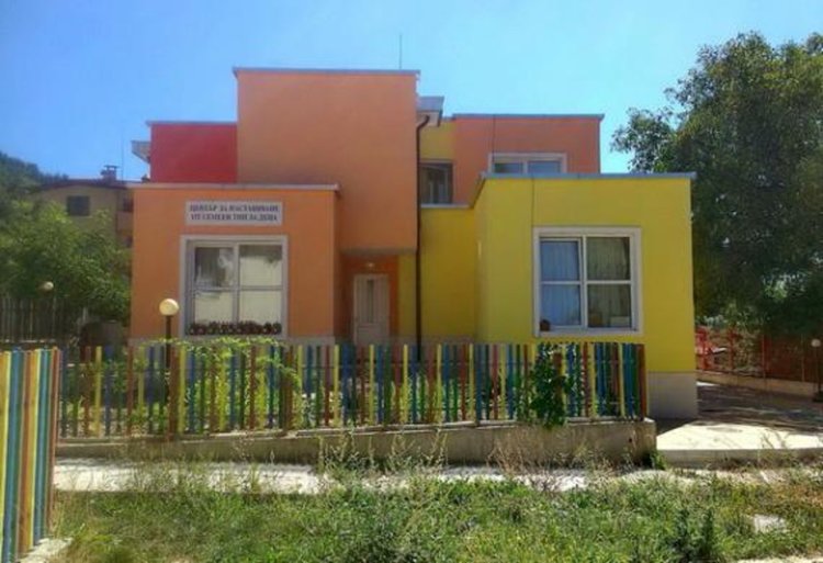 Битата служителка от Центъра за деца и младежи с увреждания в Смолян&nbsp;&ndash; четвърти ден в болница, персоналът е в денонощен стрес