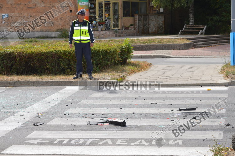 Заради висока скорост двама пострадаха при жесток сблъсък в центъра на Смолян 