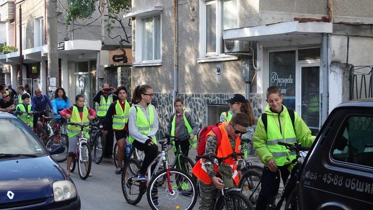 Лошото време не изплаши най-смелите велосипедисти в Деня на мобилността