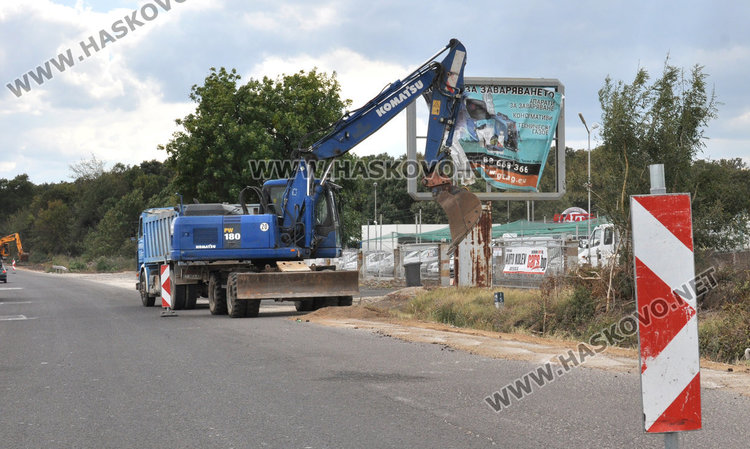 До средата на декември пътят за Димитровград двупосочен заради ремонт