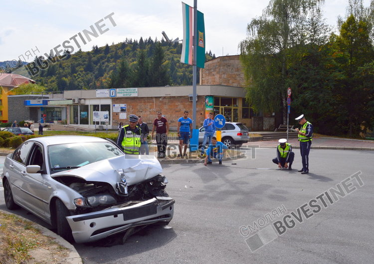 От удара с леки наранявания са жената с пежото и момче, което е пътувало в БМВ-то