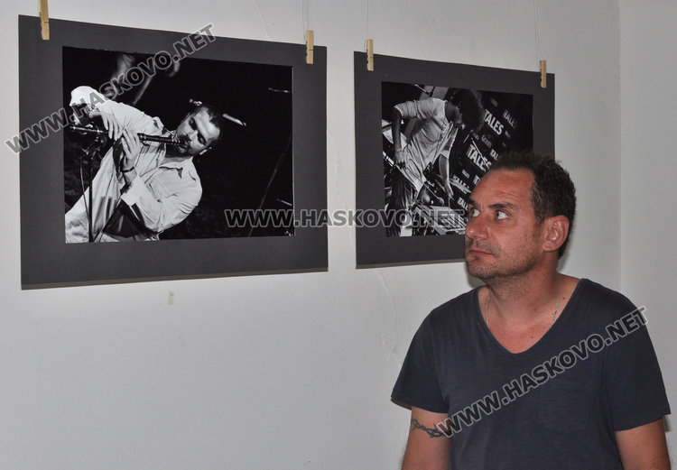 36 черно-бели джазови ноти на фокус пред обектива на Панайот Панайотов