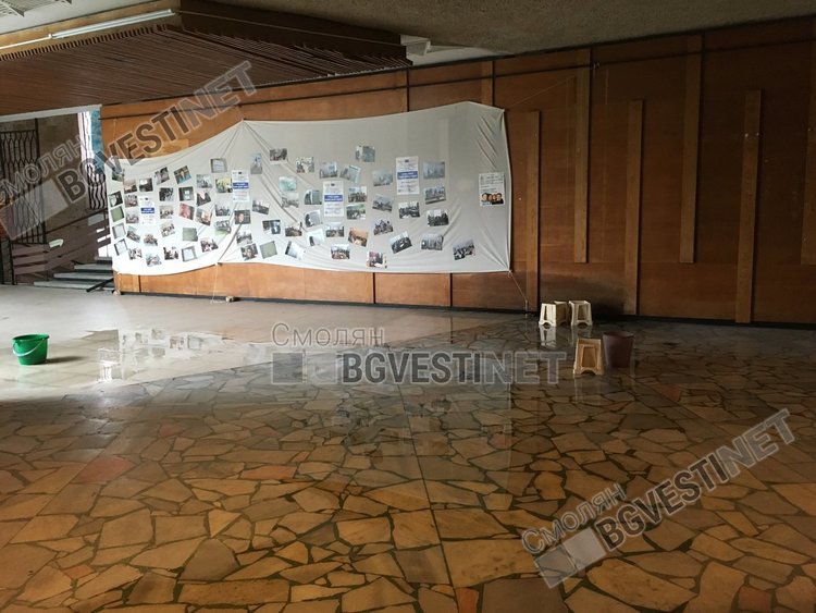 Проливният дъжд наводни Младежкия дом в Смолян