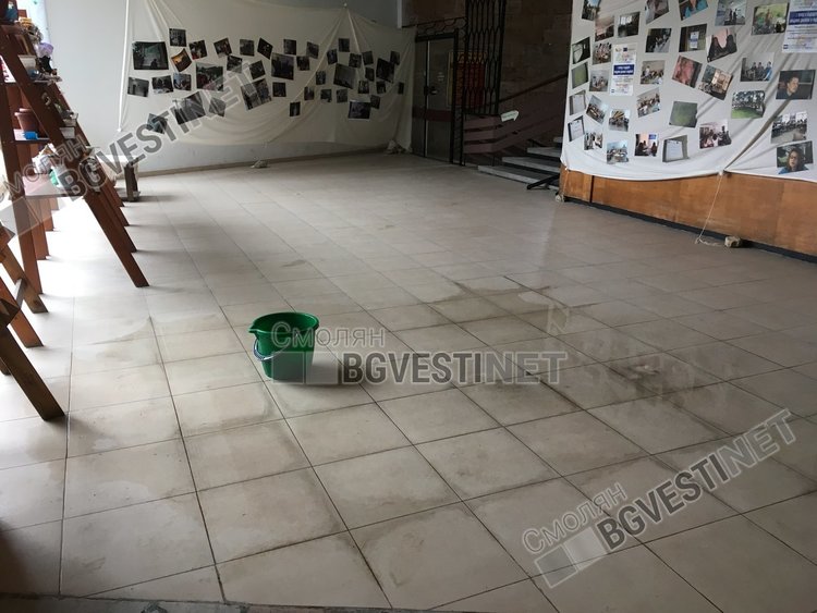 Проливният дъжд наводни Младежкия дом в Смолян