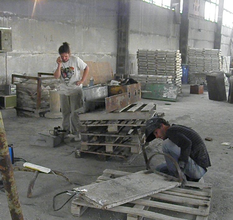 Момент от творческия процес на участниците в симпозиума, снимка - галерия "П.Чурчулиев"