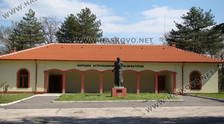 Наблюдават звездното небе в димитровградския планетариум